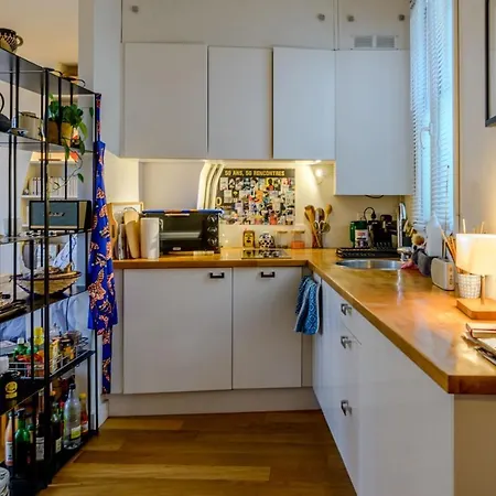 Spacious Studio Near Montmartre