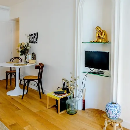 Spacious Studio Near Montmartre